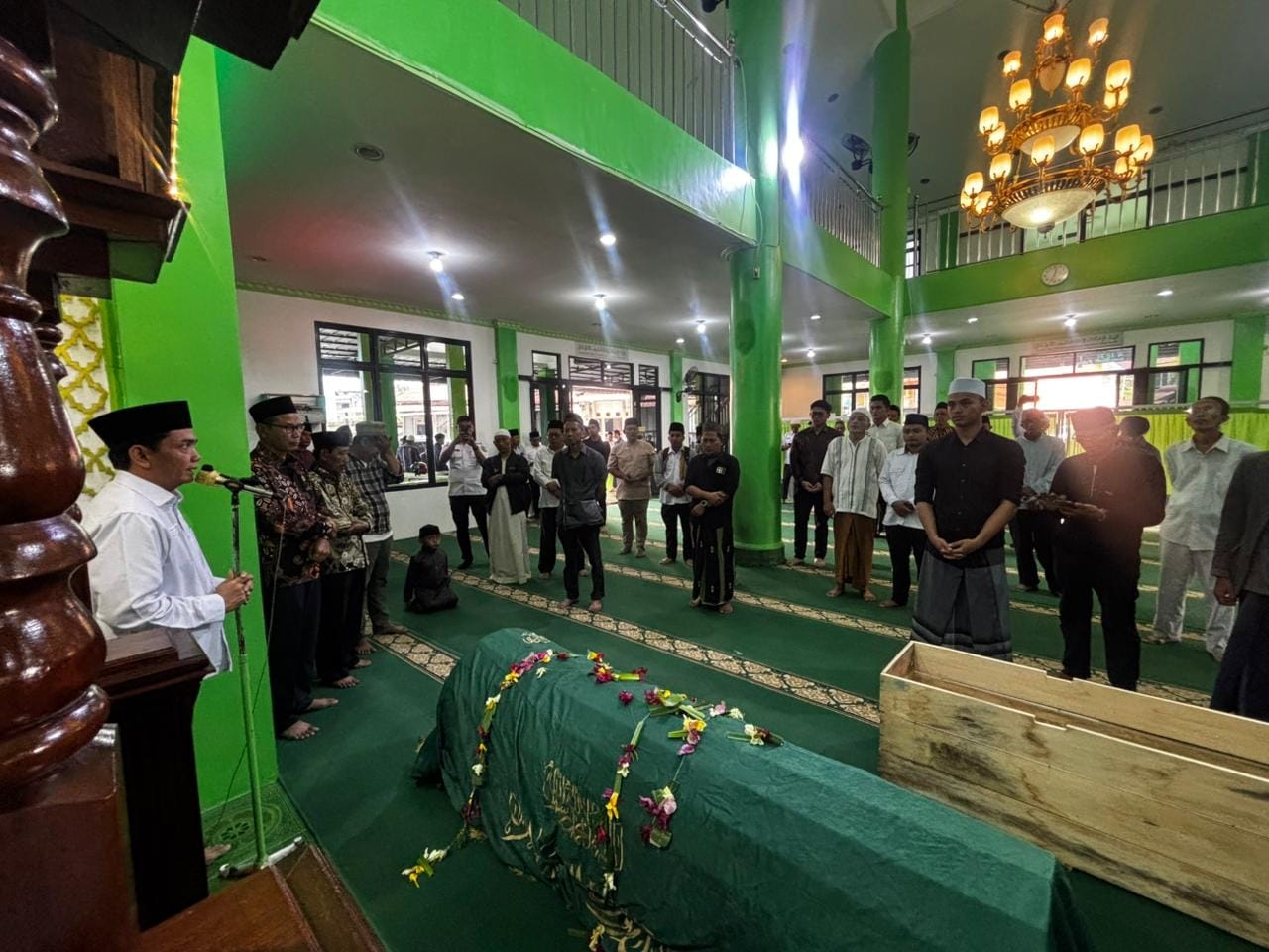 Berkhidmat Tanpa Batas, Jejak Pengabdian Ahmad Hasyim Hadrawi untuk Pontianak dan Umat