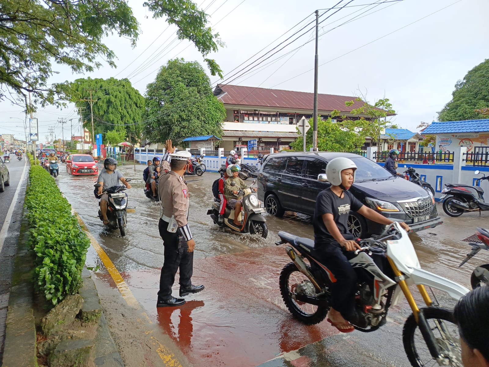 Depan SDN 6 Nanga Pinoh Terjadi Kemacetan, Ini Penyebabnya 