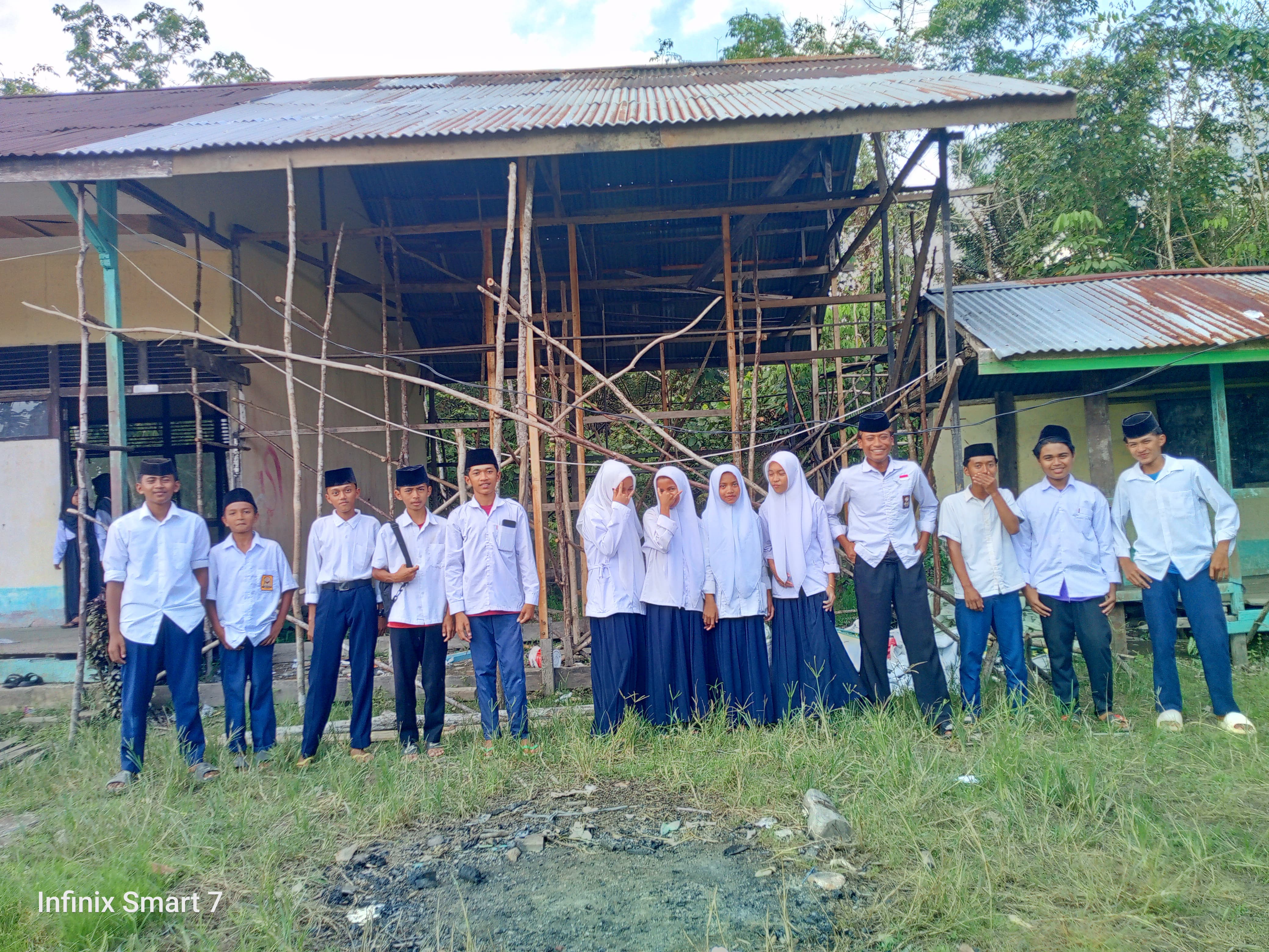 Roboh Diterjang Angin, Dua Gedung Madrasah di Pelosok Kubu Raya Serukan Donasi dan Solidaritas Masyarakat