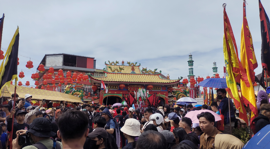 Ritual Cuci Jalan Menjelang Pawai Tatung di Singkawang, Ribuan Wisatawan Lokal hingga Mancanegara Turut Hadir