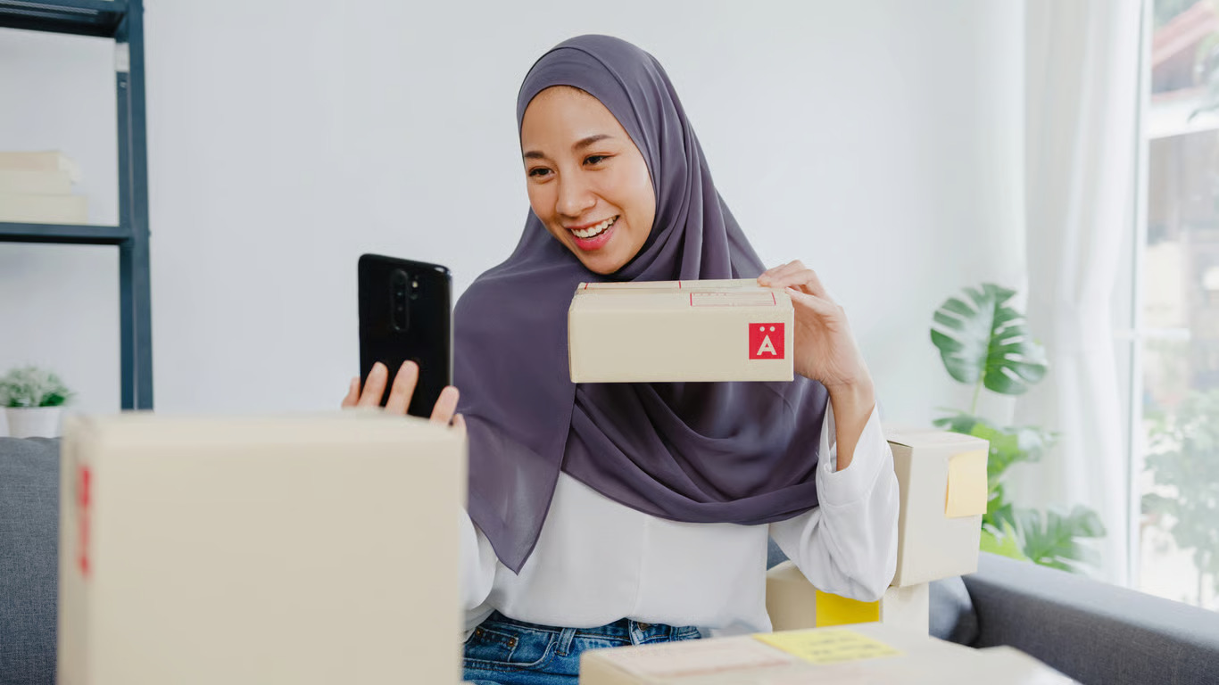 Pengiriman Logistik Jelang Ramadan Diprediksi Naik Hingga 30%, Bagaimana Kesiapan Customer Service Anda?