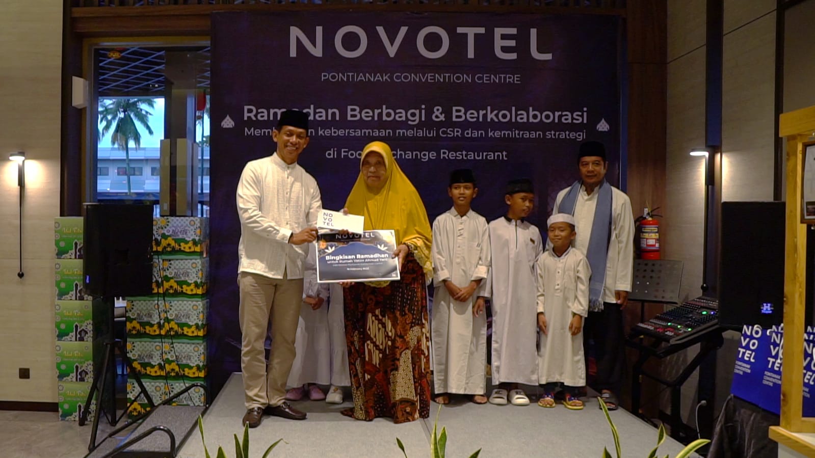 Novotel Pontianak Gelar CSR Ramadan Berbagi, Undang Anak Yatim dan Mitra Corporate