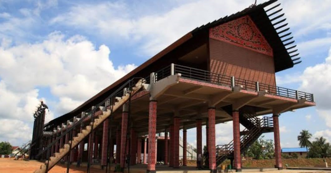 Mengenal Rumah Adat Dayak dan Makna Filosofinya bagi Masyarakat Kalimantan Barat