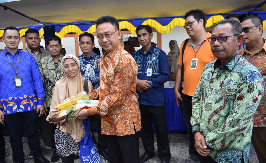 Warga Terbantu Pasar Murah di Pontianak Timur