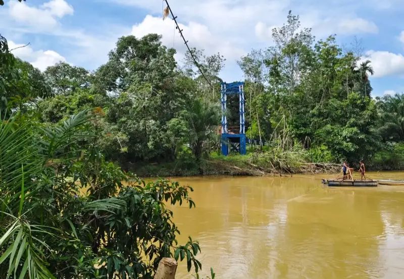 Tahap Finishing Roboh, Jembatan Gantung Desa Menunuk Kembali Dikerjakan