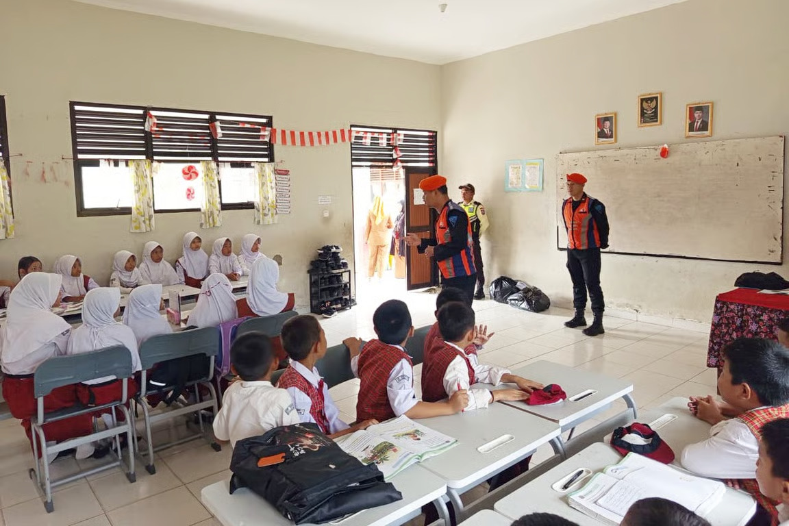 Utamakan Keselamatan Selama Bulan Ramadan, KAI Ingatkan Larangan Beraktivitas di Jalur Rel