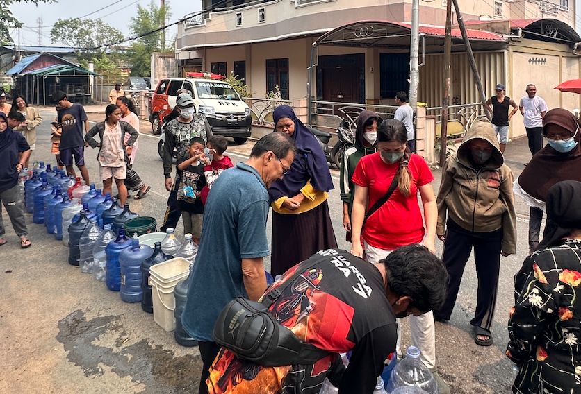 PPUKRN Kalbar Salurkan Air Bersih dan Logistik untuk Warga Terdampak Kekeringan