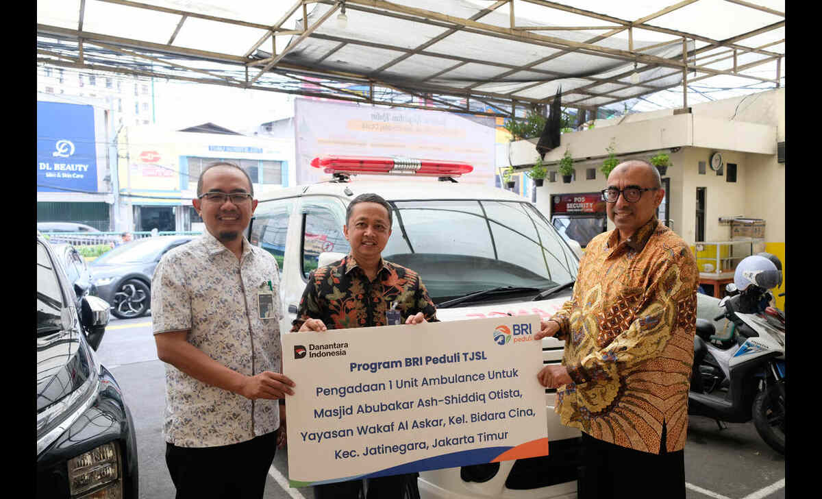 BRI Jatinegara Region 6 Serahkan Satu Unit Mobil Ambulans untuk Masjid Abubakar Ash-Shiddiq Otista