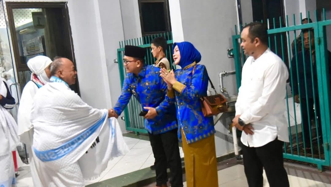 Titip Doa untuk Daerah, Bupati Kubu Raya Lepas 35 Calon Haji di Embarkasi Batam