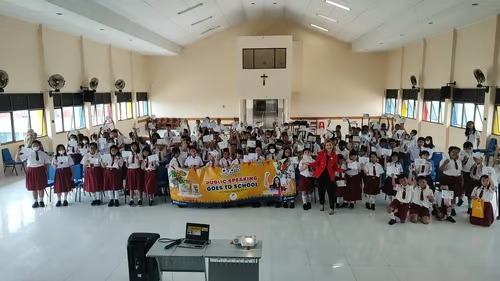 Workshop Teknik Presentasi Bersama Priska Sahanaya dan Didukung Agatis serta Pronas di SD dan SMP Vianney