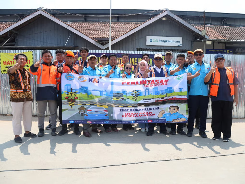 KAI Daop 1 Jakarta Bersama Serikat Pekerja dan Komunitas Railfans Gencarkan Sosialisasi Keselamatan di Perlint