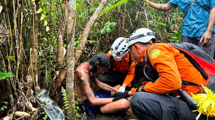 Ditemukan di Hutan Desa Pak Utan Mempawah, Tim SAR Gabungan Berhasil Selamatkan Warga yang Hilang