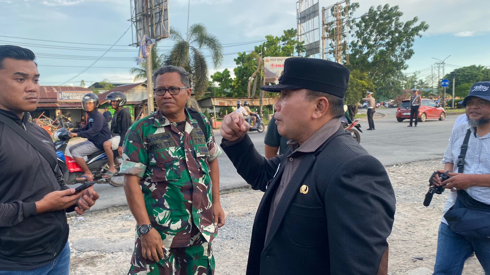 Bupati Kubu Raya Sujiwo Tinjau Kerusakan Jembatan Kapuas II, Minta Polisi Lakukan Pemantauan