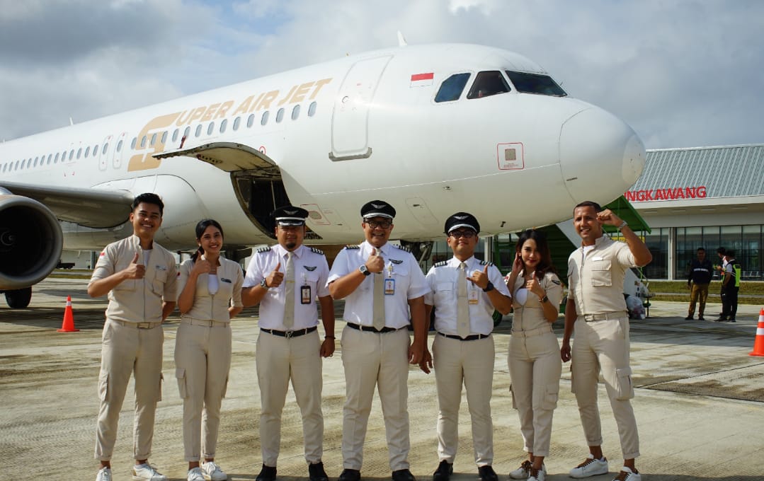 Super Air Jet Sukses Mendarat Perdana dengan Pesawat Airbus 320 di Bandar Udara Singkawang, Kalimantan Barat