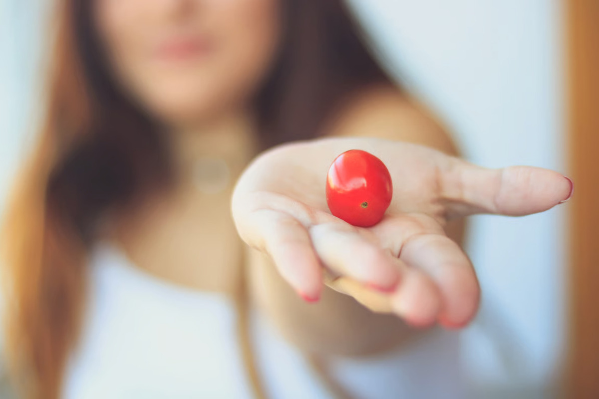 TOMAT SUPERFOOD: Kandungan Cherry Tomato Stevia yang Mendukung Kulit Cerah dan Awet Muda