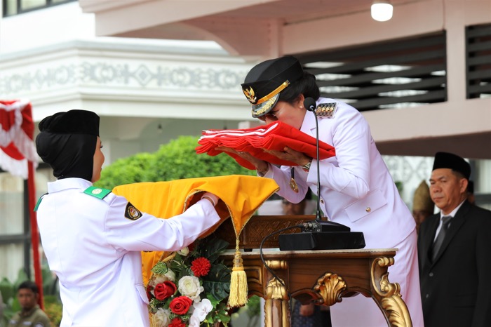 Peringatan HUT ke-80 RI di Singkawang Berlangsung Khidmat, Wali Kota Tjhai Chui Mie jadi Inspektur Upacara