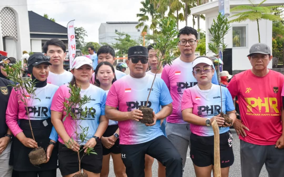 Bupati Kubu Raya Apresiasi Aksi Tanam Pohon Komunitas Pontianak Happy Runners
