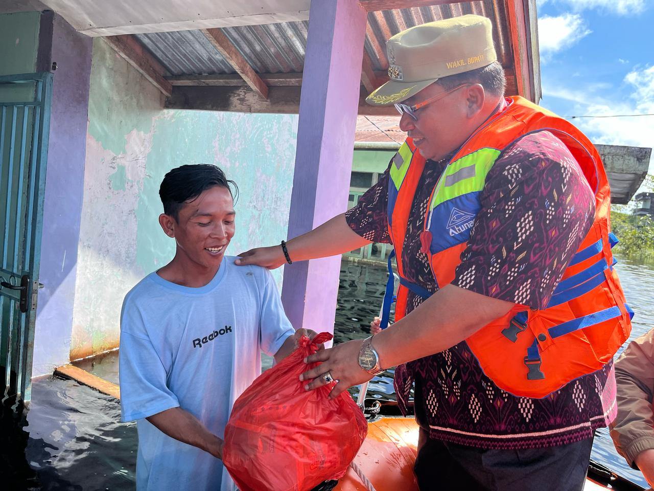 Pemkab Kubu Raya dan TNI Polri Totalitas Tangani Banjir Sungai Ambawang