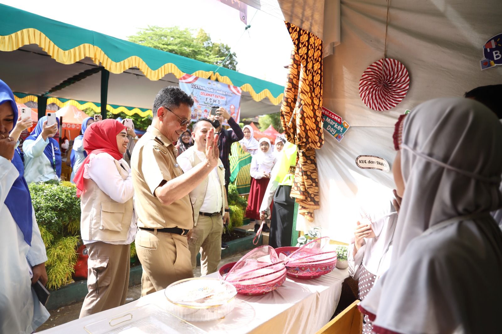 Wali Kota Pontianak Apresiasi Festival Seni dan Market Day SD Bawamai 2025