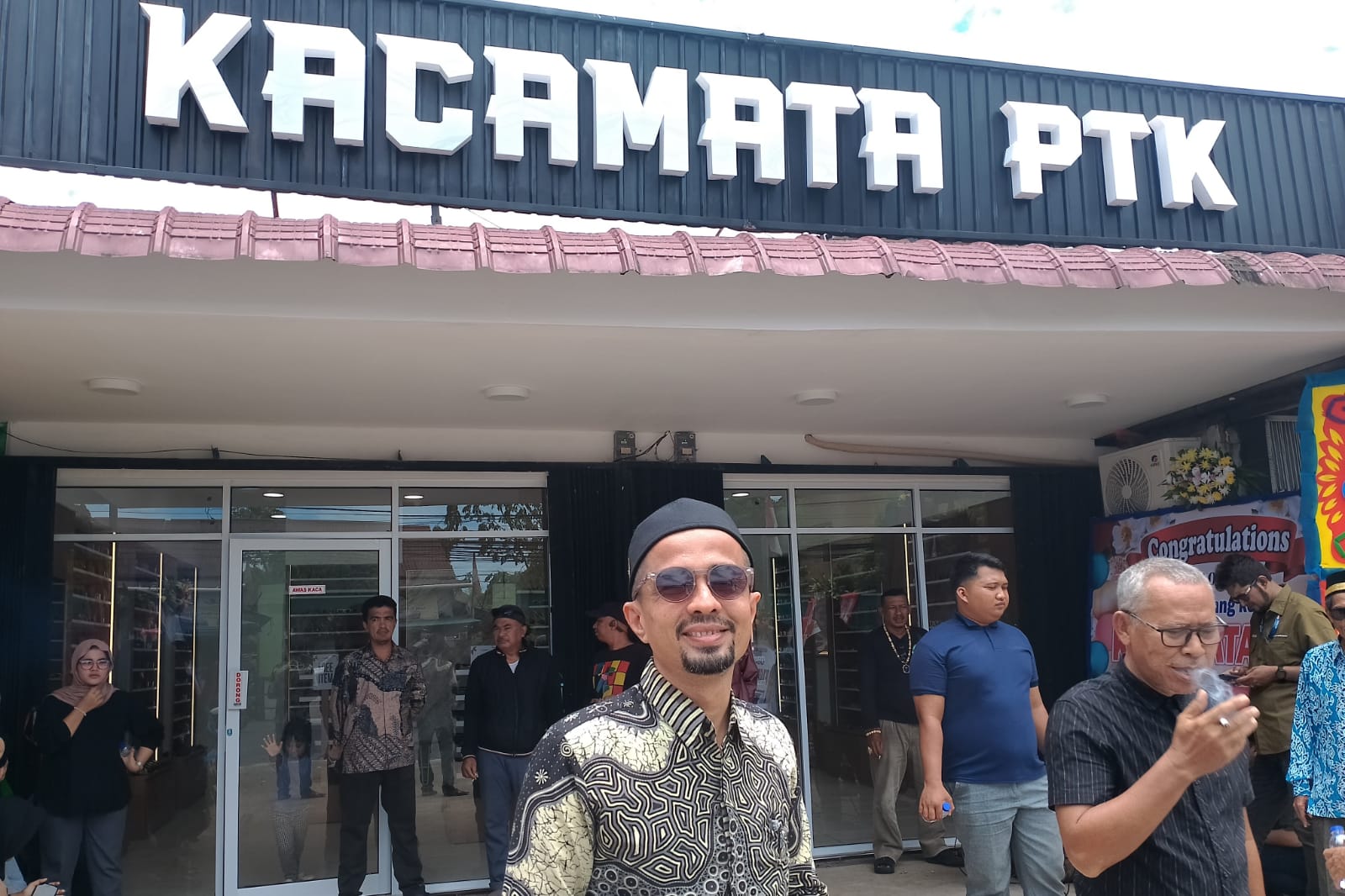 Kacamata PTK, Dari Lapak Kaki Lima Menuju Ekspansi Cabang di Pontianak