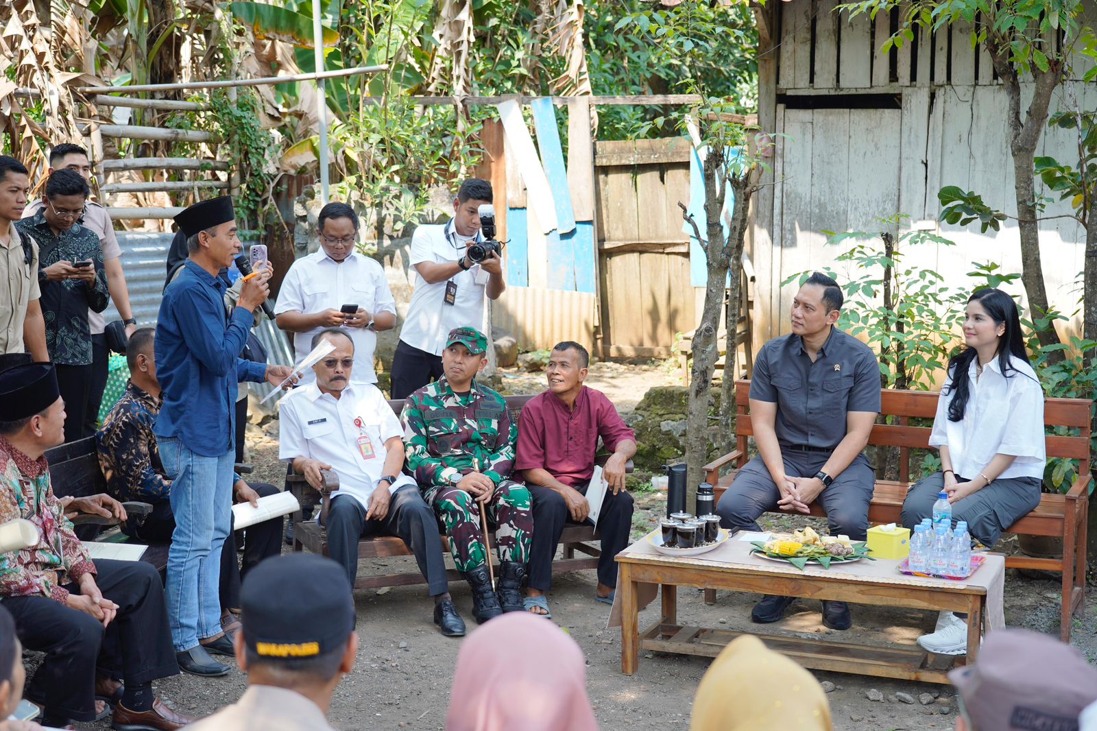 Bukti Program PTSL Berjalan Baik di Jateng, Menteri AHY Antar Langsung Sertipikat ke Rumah Masyarakat