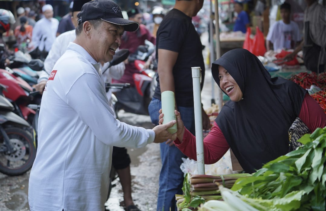 Ria Norsan Bakal Dorong Renovasi dan Penataan Drainase Pasar Pagi Putussibau