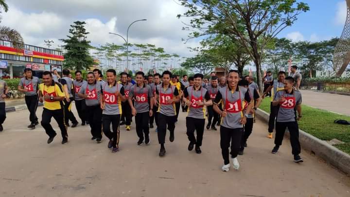 Polres Kubu Raya Gelar Tes Kesamaptaan Jasmani: Tingkatkan Kebugaran dan Kesiapan Operasional.