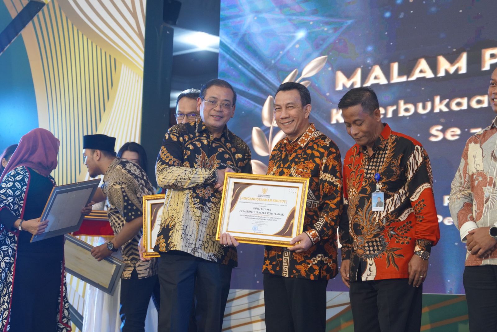 Pontianak Raih Empat Penghargaan Keterbukaan Informasi Publik Kalbar 2025