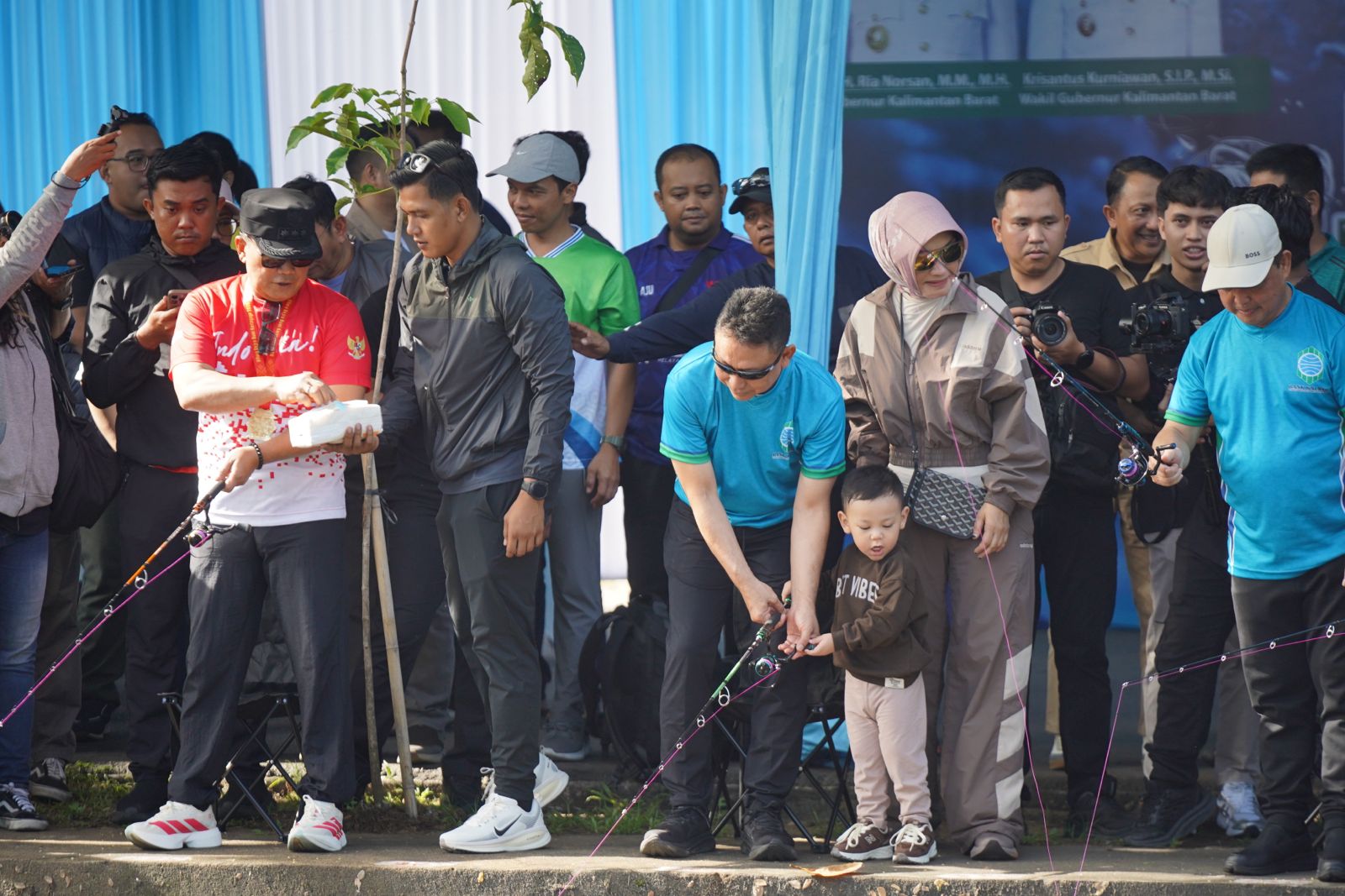 HUT ke-62 Bank Kalbar, Ribuan Pemancing Padati Sungai Jawi Pontianak