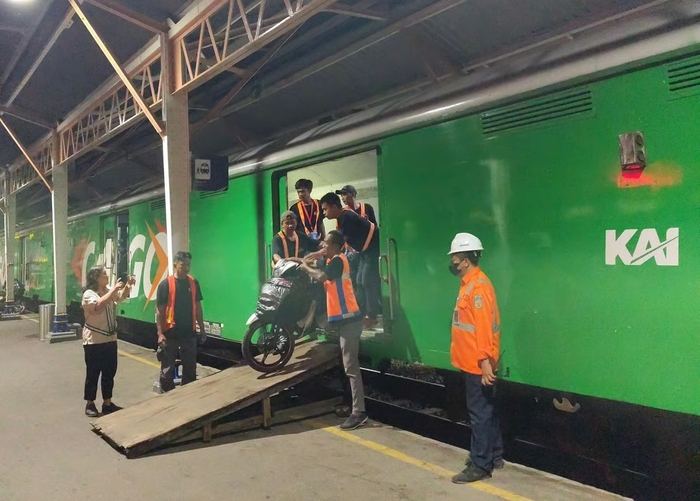 KAI Daop 4 Semarang Layani 2 Ribuan Unit Sepeda Motor pada Program Motis Nataru 2025/2026