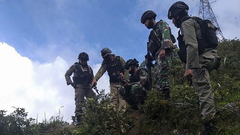 Tragedi Penembakan di Papua, 2 Prajurit TNI Meninggal, Senjata Milik Mereka Dirusak 