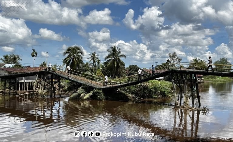 Tinjau Jembatan Roboh, Bupati Sujiwo: Pembangunan Ditarget 2027 Senilai Rp25 Miliar