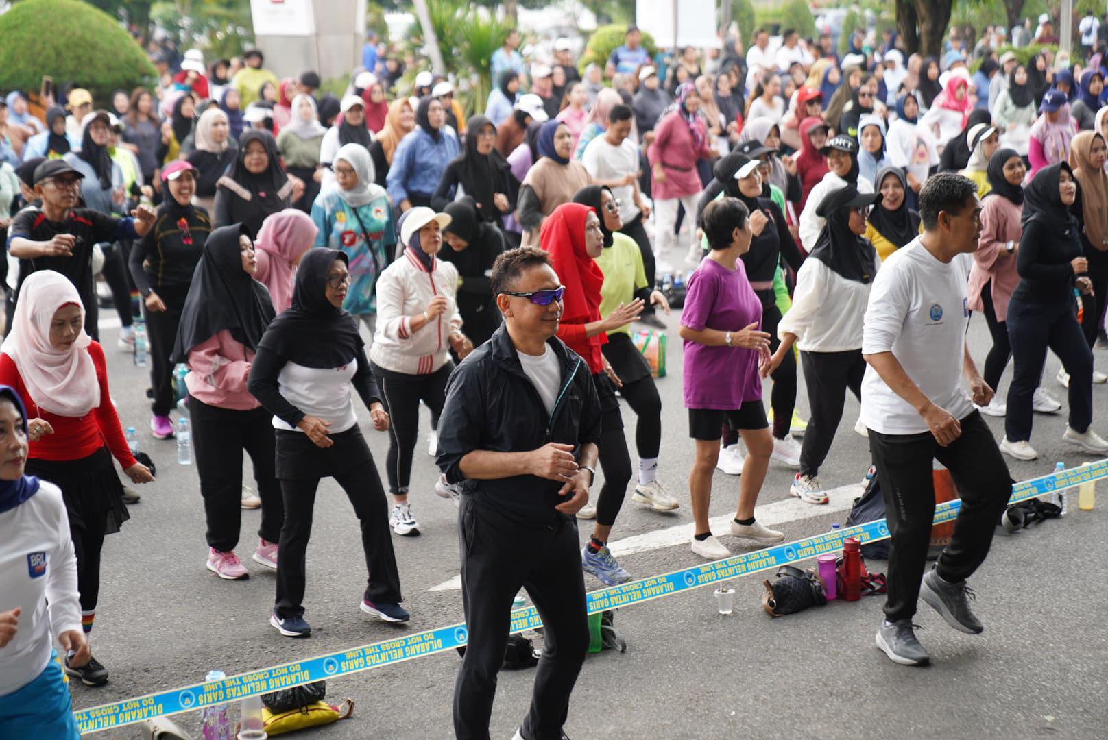 Peringati HANI 2025, Warga Pontianak Semarakkan Senam Zumba Sehat Anti Narkoba