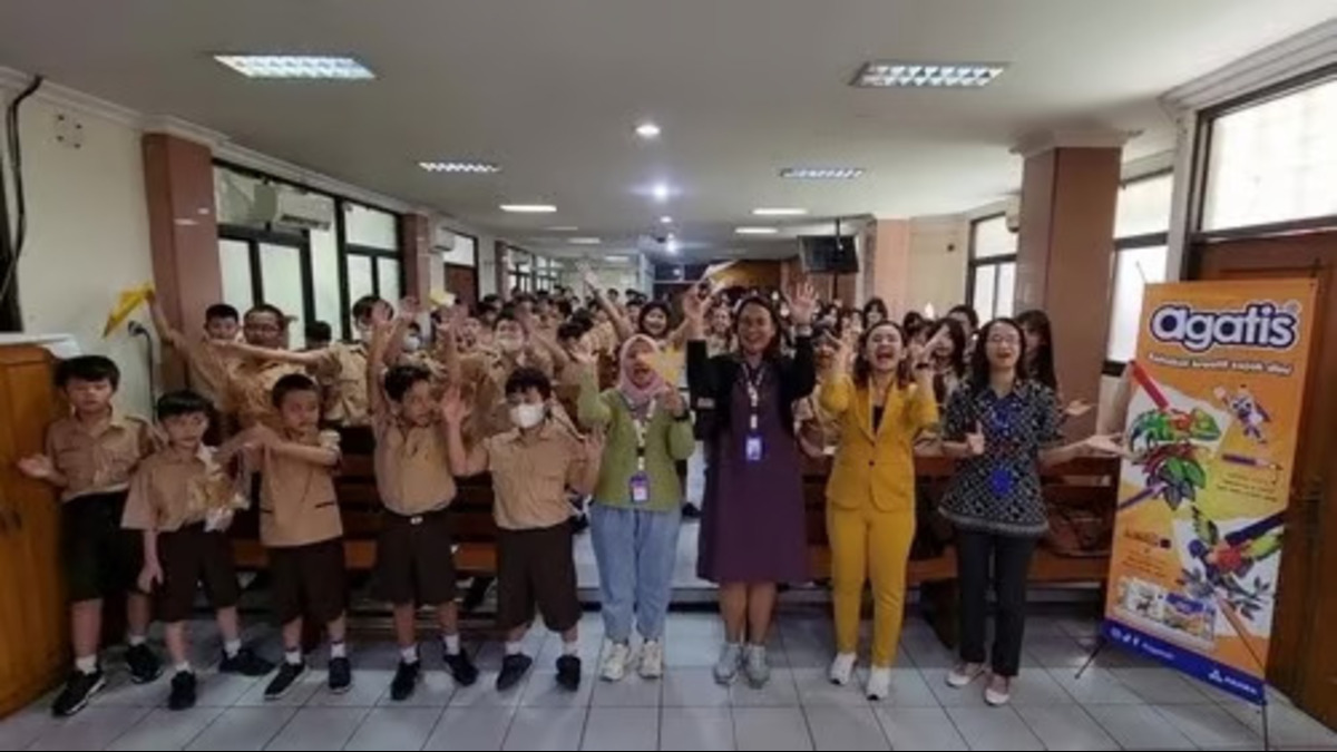 Pelatihan Public Speaking di SD Kalam Kudus 2 oleh Coach Priska Sahanaya dan AGATIS