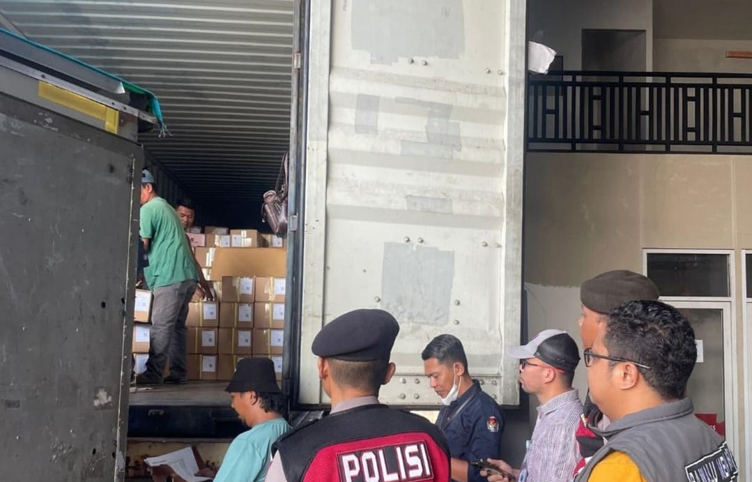 KPU Kota Singkawang Terima Logistik Pilkada 2024, Persiapan Matang untuk Pemilu Transparan dan Aman