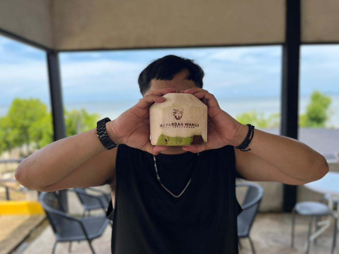 Eltama Coffee di Mempawah, Sajikan Sensasi Kelapa MJ Pandan dengan Rasa Unik dan Alami