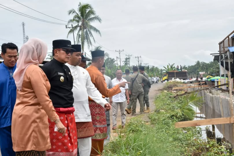 Turap Sungai Kakap Dibangun Bertahap, Bupati Kubu Raya Pastikan Pengerjaan Tuntas