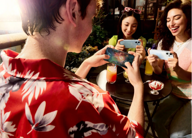OPPO Reno14 5G: Desain memukau, fotografi malam, dan pengeditan AI membuat Anda bersinar di pesta