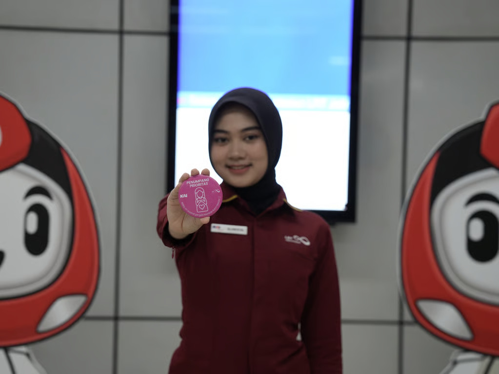 Lihat Pin Prioritas, Berikan Kursi dan Bantuan Saat Dibutuhkan