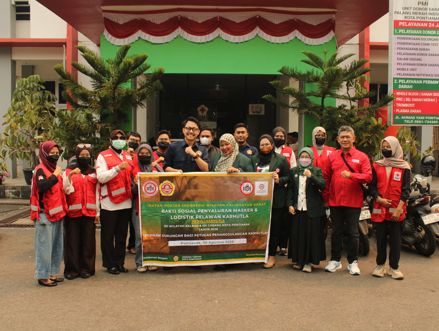 Karang Taruna dan IDI Pontianak Bersinergi Salurkan Bantuan untuk Relawan Karhutla