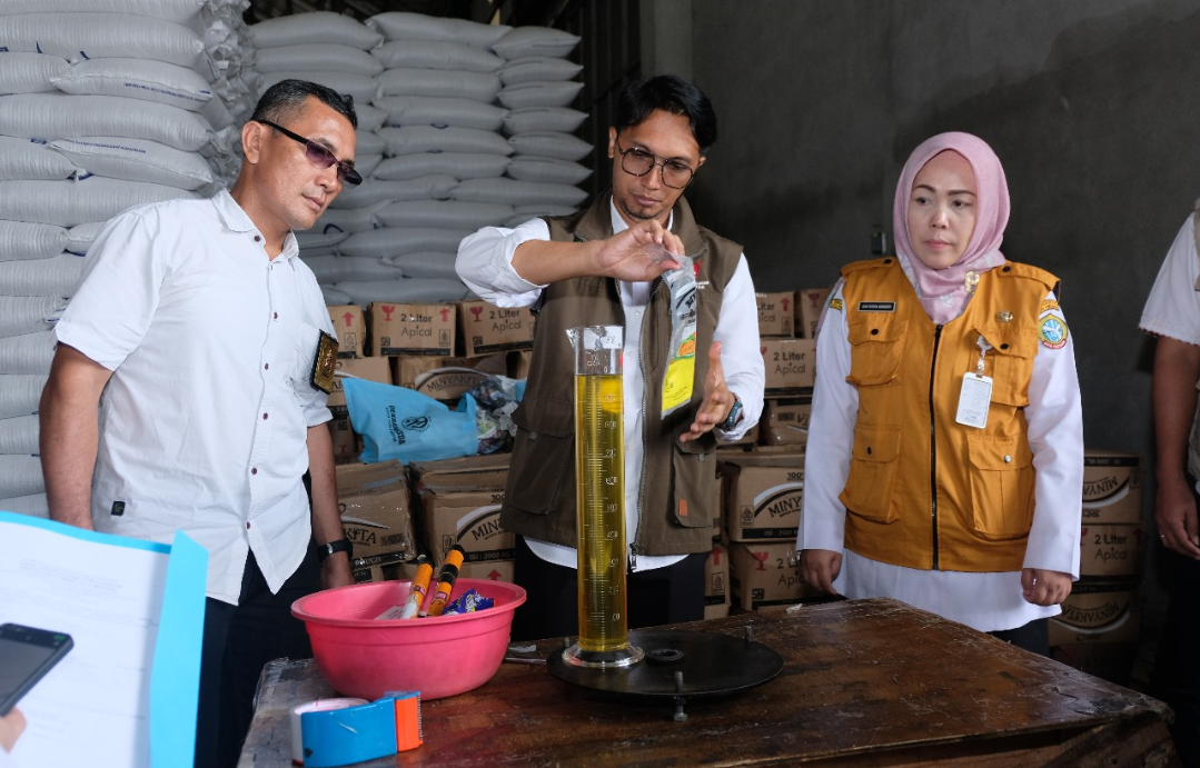 Satgas Pangan Kalbar Uji Tera Volume ke Distributor Minyak Goreng