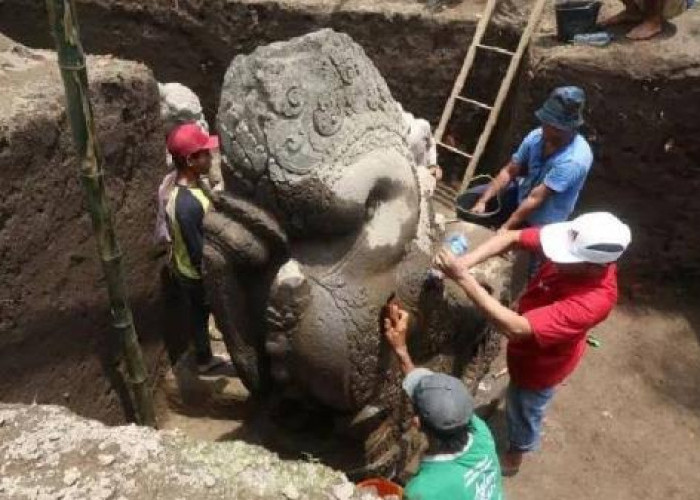 Penggalian Situs Adan-Adan Berlanjut, Kini Ditemukan 2 Patung Makara dan Satu Patung Dwarapala