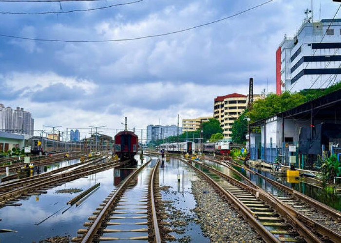 KAI Daop 1 Pastikan Perjalanan Kereta Jarak Jauh Tetap Lancar