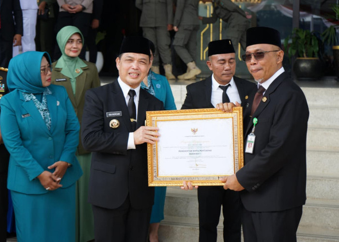 Pemkot Pontianak Borong Dua Penghargaan Perpustakaan dan Kearsipan