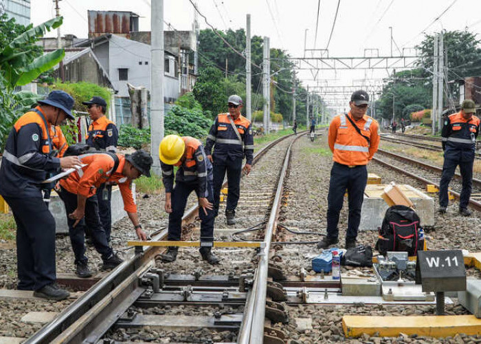 KAI Daop 1 Jakarta Konsisten Tingkatkan Keselamatan Perjalanan KA Lewat Cek Lintas Jalan Kaki
