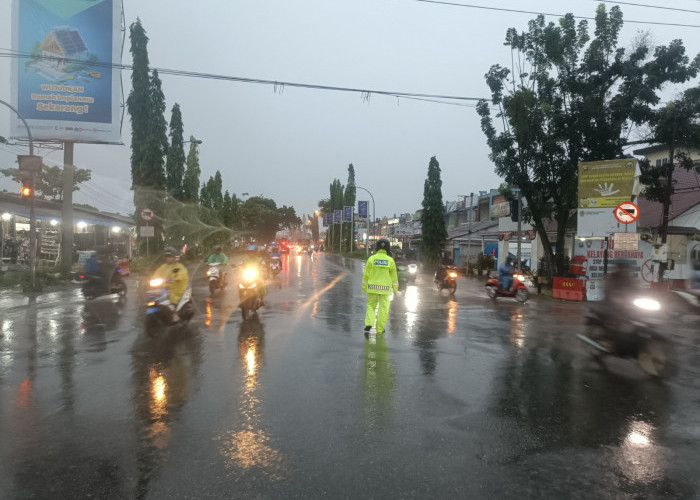 Musim Hujan Tiba, Polres Kubu Raya Imbau Pengendara Lebih Waspada