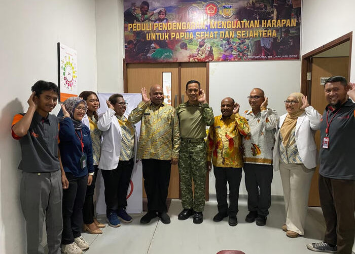 Kogabwilhan III Dorong Kesehatan di Papua lewat Bantuan Alat Bantu Dengar dan Sembako