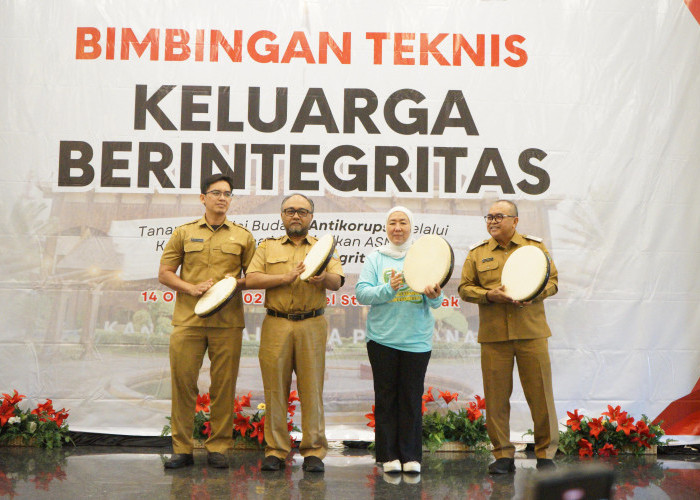 Bimtek Keluarga Berintegritas Kepala SMP dan Kepala Puskesmas beserta Pasangan se-Pontianak