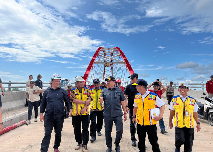 Dipolitisasi Jelang Pilkada, Lasarus Tegaskan Jembatan Sungai Sambas Besar Murni Didanai APBN