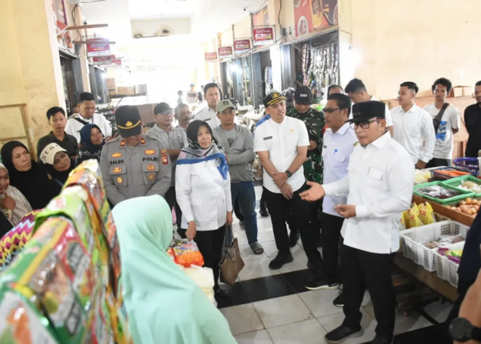 Cegah Disinformasi, Bupati Kubu Raya Luruskan Retribusi Pasar Rasau Jaya